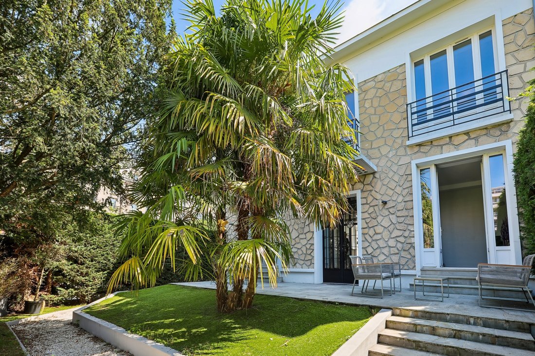 House in Vincennes, Ile-de-France, France 1 - 17935370