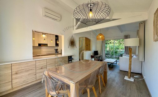 House in Ouest, Cogolin, France 1
