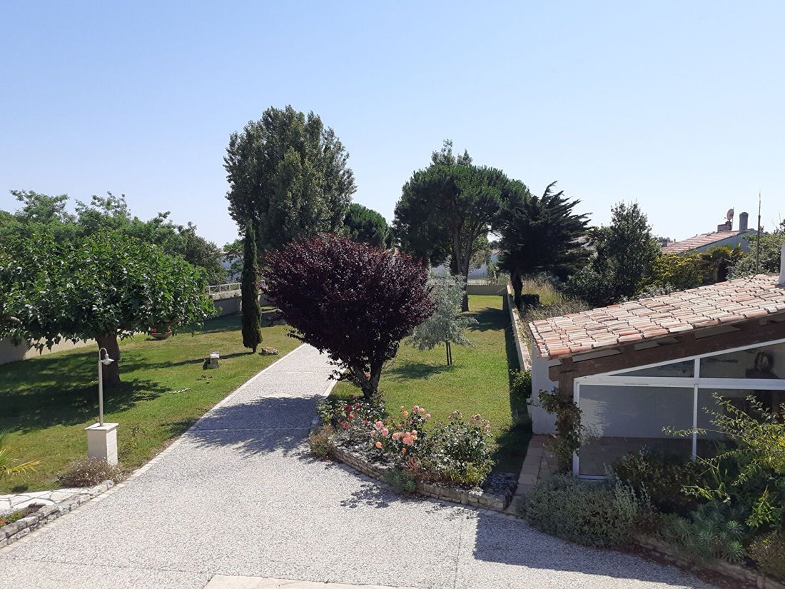 House in Saint-Denis-d'Oleron, Nouvelle-Aquitaine, France 2 - 16497792