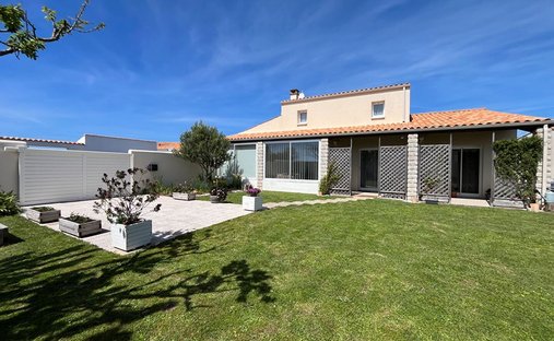 House in Saint-Denis-d'Oleron, Nouvelle-Aquitaine, France 1
