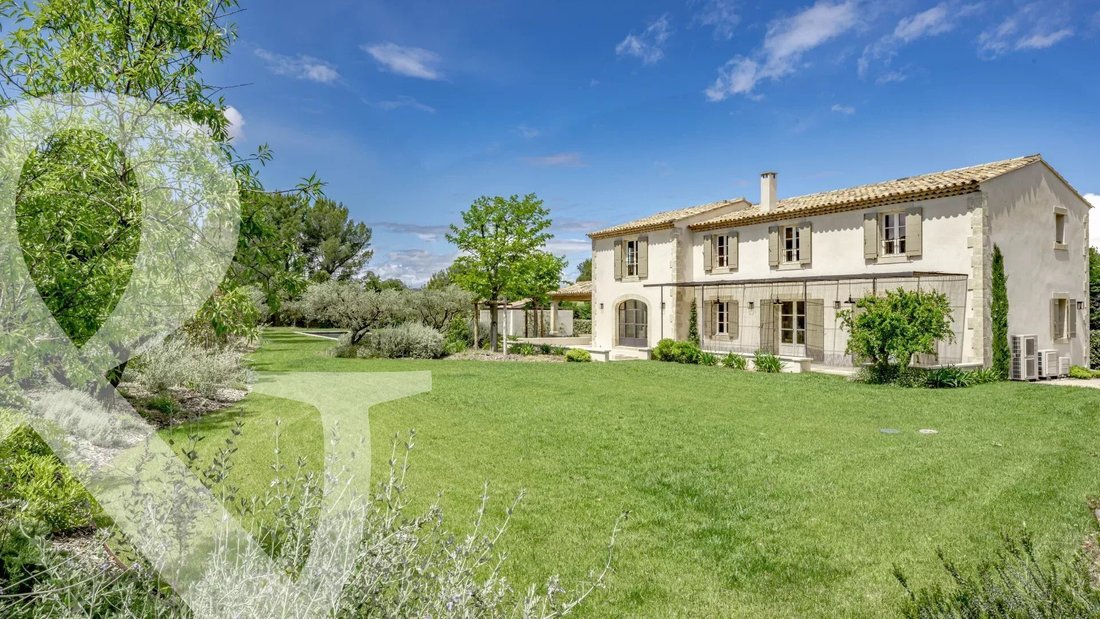 House in Eygalières, Provence-Alpes-Côte d'Azur, France 3 - 17935379