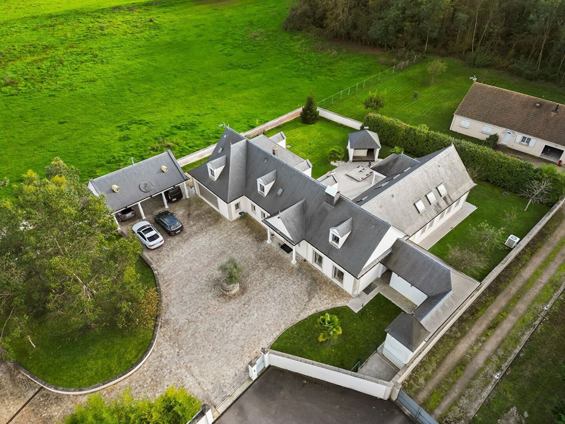 Villa in Breval, Ile-de-France, France 2 - 16066217