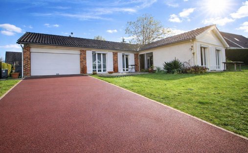 House in Centre Haut, Vernouillet, France 1