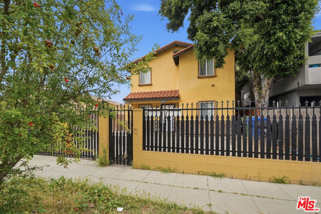 Los Angeles, California, United States 2 - 17826597