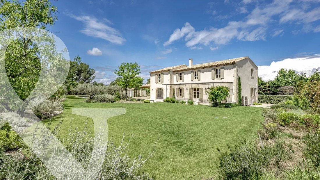 House in Eygalières, Provence-Alpes-Côte d'Azur, France 2 - 17935379