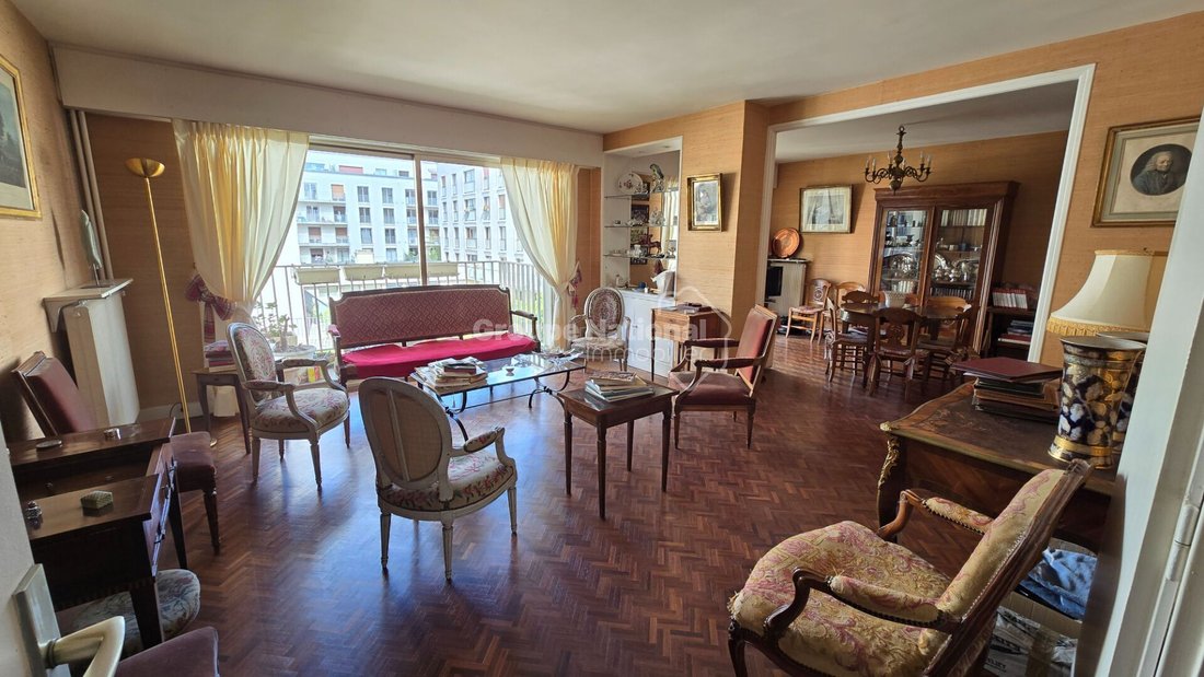 Apartment in Domaine National du Château, Versailles, France 3 - 17697282