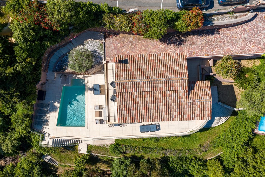House in Théoule-sur-Mer, Provence-Alpes-Côte d'Azur, France 2 - 15689874