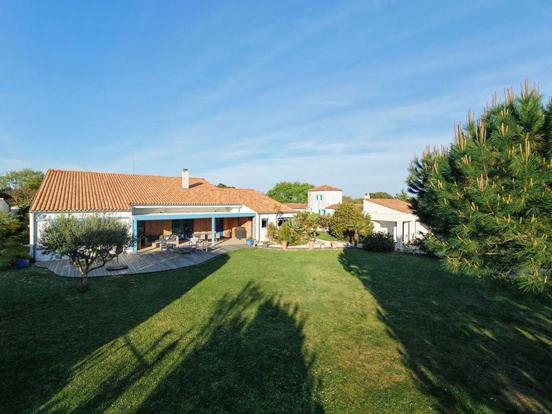 House in Saint-Denis-d'Oleron, Nouvelle-Aquitaine, France 1 - 16497509