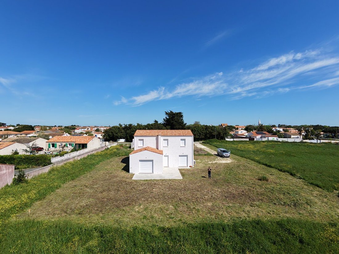 House in Saint-Denis-d'Oleron, Nouvelle-Aquitaine, France 1 - 16497445