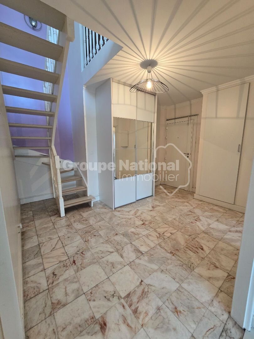 Apartment in Domaine National du Château, Versailles, France 4 - 16074250