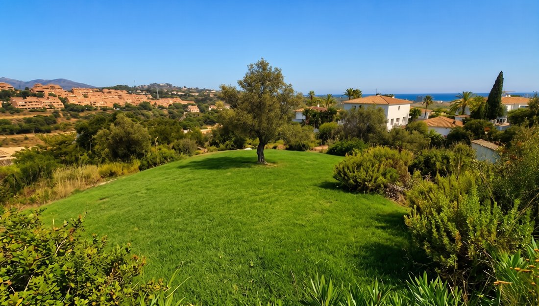 Land in Elviria-Cabopino, Marbella, Spain 1 - 17933585