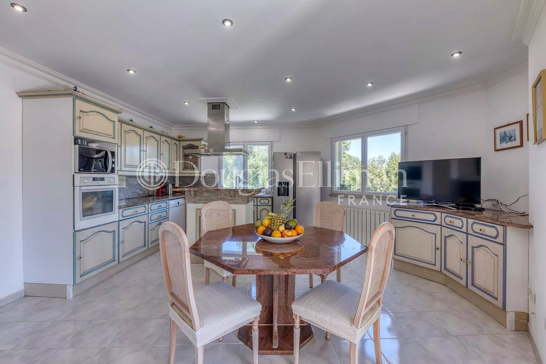 House in La Maure-Super Cannes, Vallauris, France 3 - 17930430