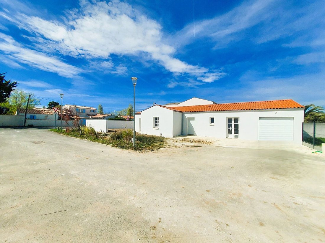 House in Saint-Pierre-d'Oléron, Nouvelle-Aquitaine, France 1 - 17505635