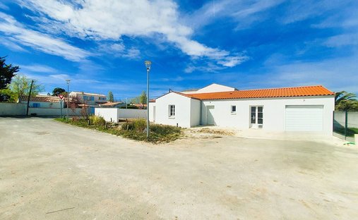 House in Saint-Pierre-d'Oléron, Nouvelle-Aquitaine, France 1