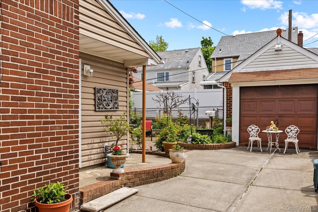 House in New York, New York, United States 3 - 17933612