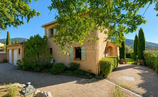 House in Maubec, Provence-Alpes-Côte d'Azur, France 1