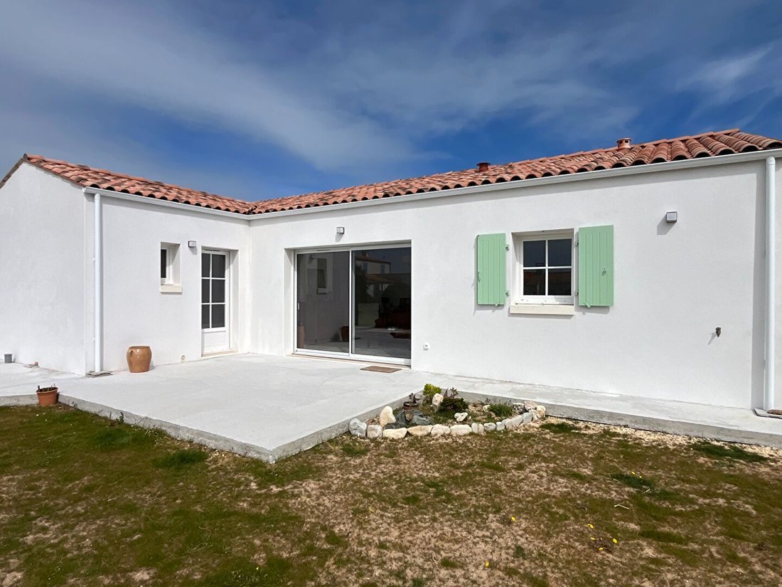 House in Saint-Denis-d'Oleron, Nouvelle-Aquitaine, France 1 - 17537510