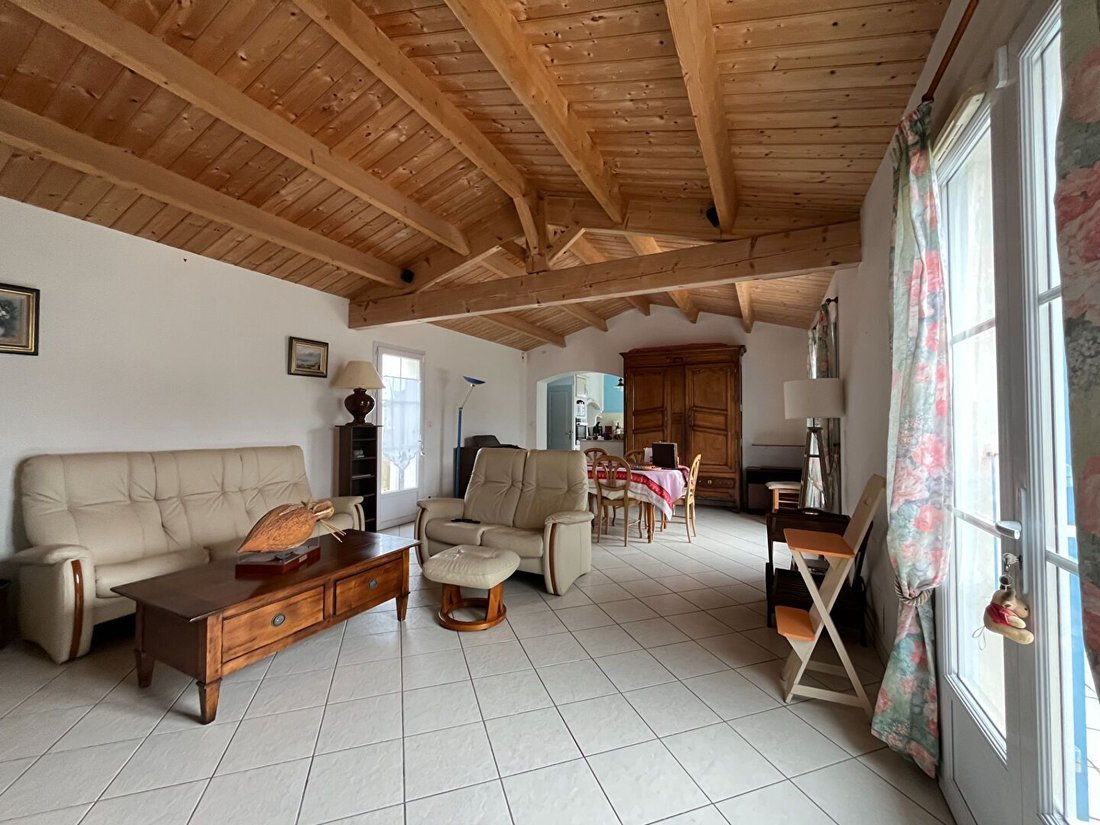 House in Saint-Denis-d'Oleron, Nouvelle-Aquitaine, France 4 - 17339398