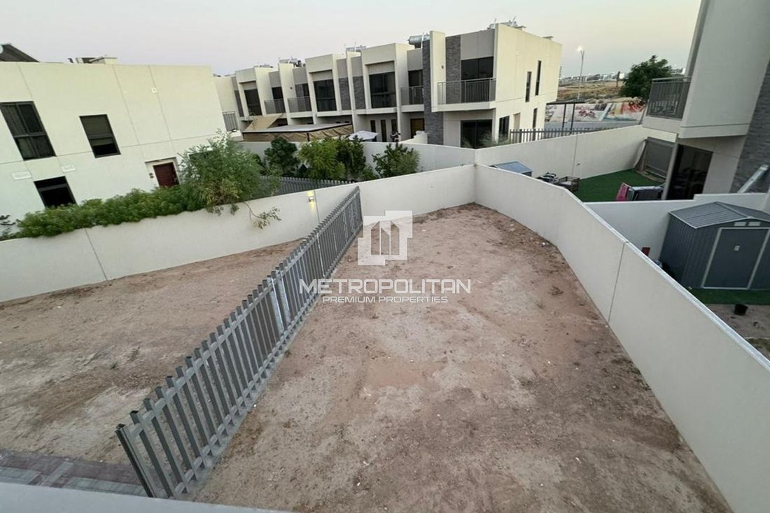 Townhouse in Damac Hills 2, Dubai, United Arab Emirates 1 - 17938171