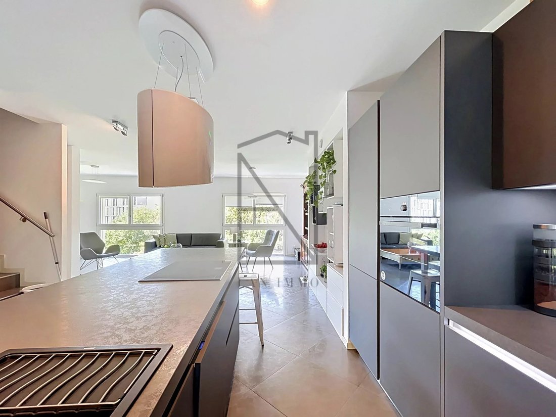 Triplex 5.5 Rooms With Independent Space, Close To The Lake And The Epfl