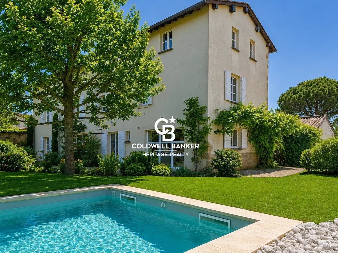 Estate in Arrondissement of Villefranche-sur-Saône, Auvergne-Rhône-Alpes, France 4 - 17325094