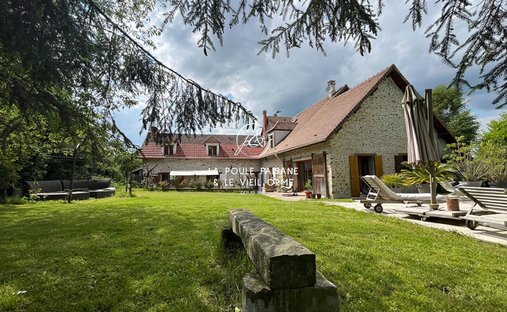 House in Le Centre Ville, Dourdan, France 1