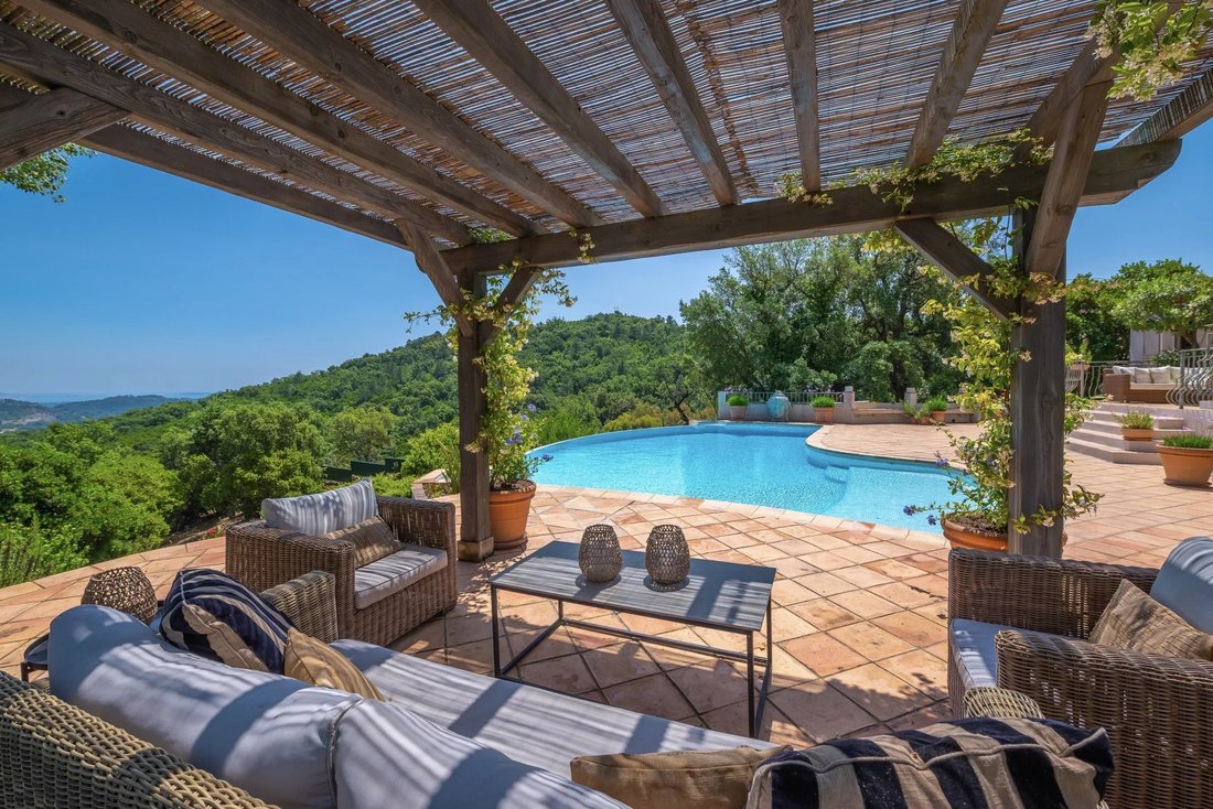 Estate in Les Adrets-de-l'Estérel, Provence-Alpes-Côte d'Azur, France 2 - 17930161