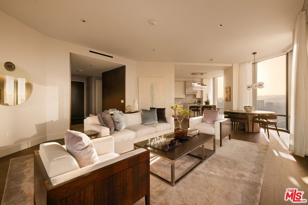 Condo in Los Angeles, California, United States 3 - 17930099