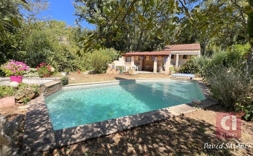 Villa in Neoules, Provence-Alpes-Côte d'Azur, Frankreich 1