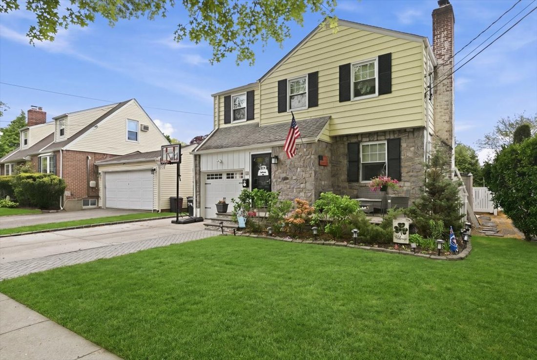 House in North New Hyde Park, New York, United States 3 - 17927954