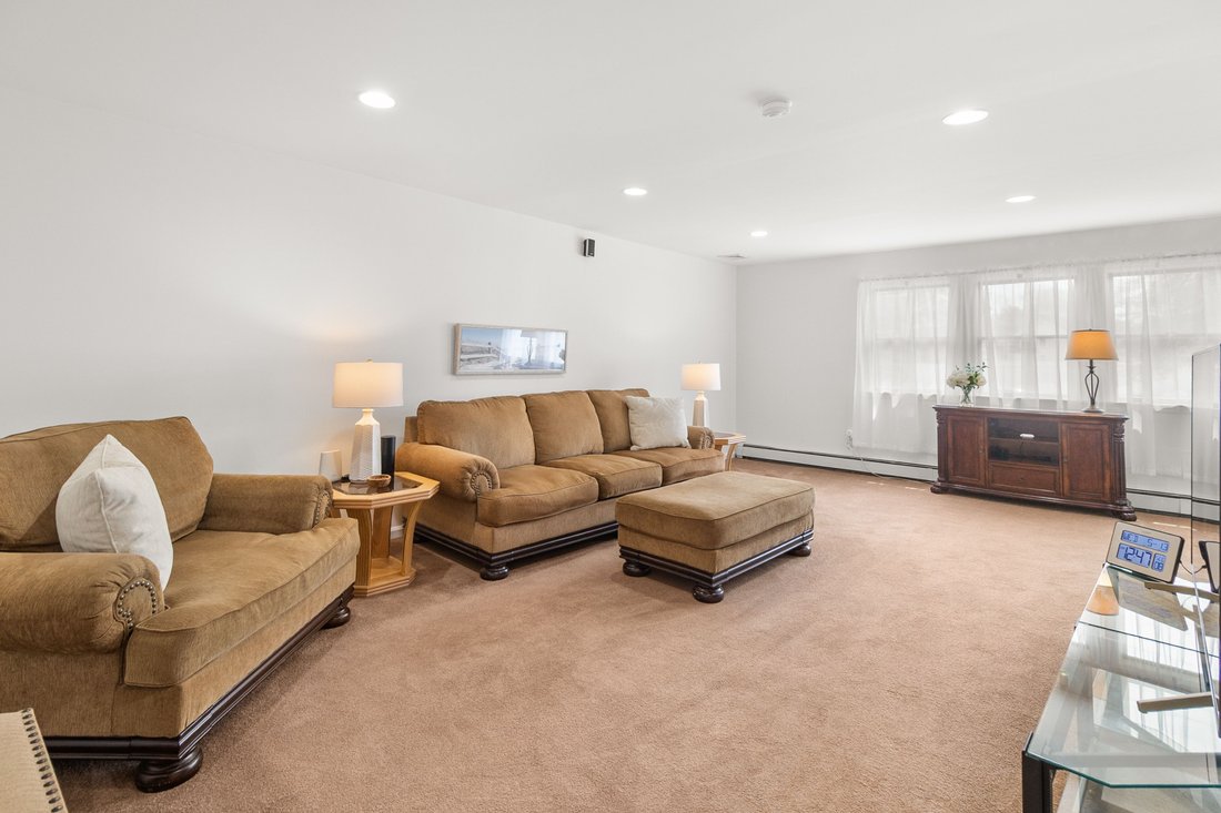 House in East Islip, New York, United States 4 - 17930903