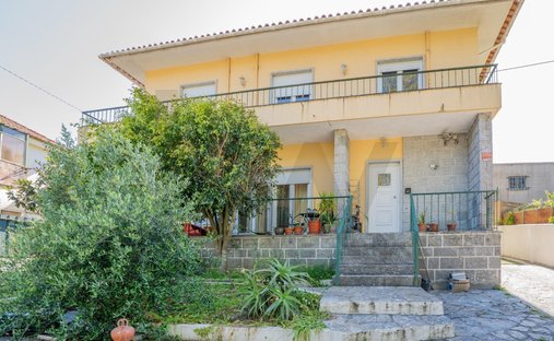 Townhouse in Rio de Mouro, Lisbon, Portugal 1