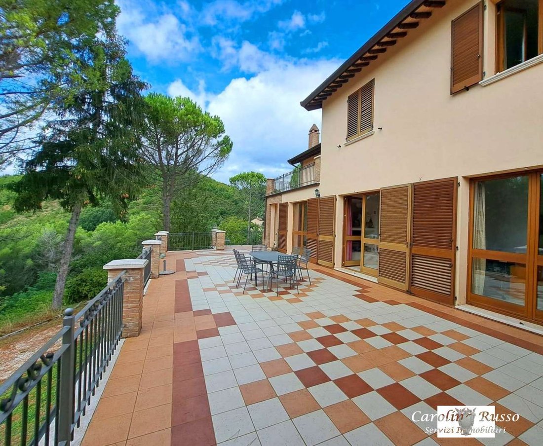 Villa in Gubbio, Umbria, Italy 1 - 16623867