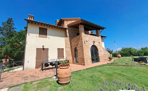 Country House in Lake Trasimeno, Umbria, Italy 1