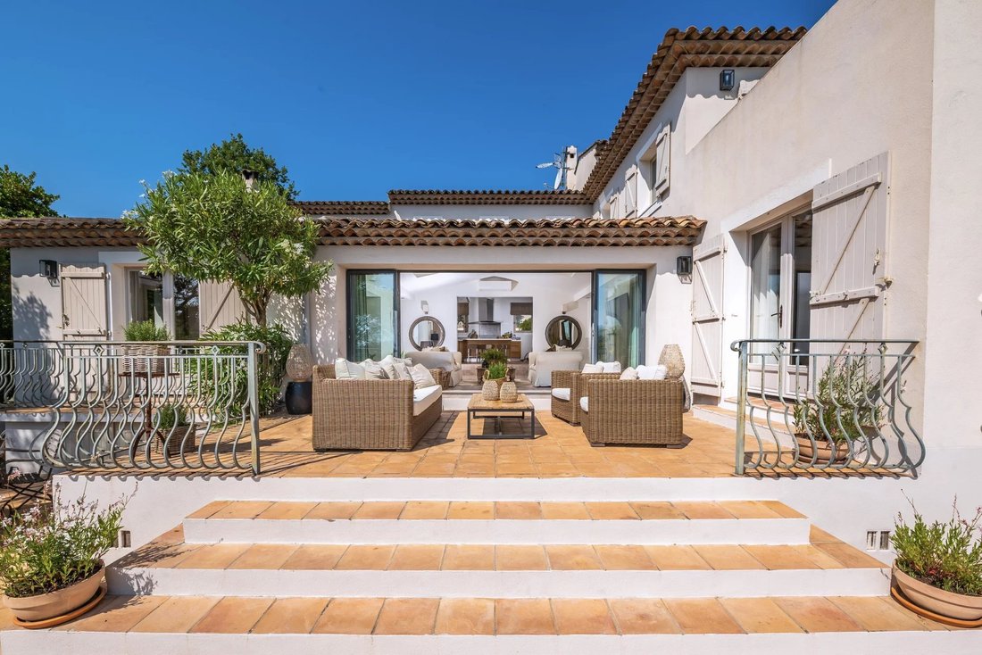 Estate in Les Adrets-de-l'Estérel, Provence-Alpes-Côte d'Azur, France 3 - 17930161
