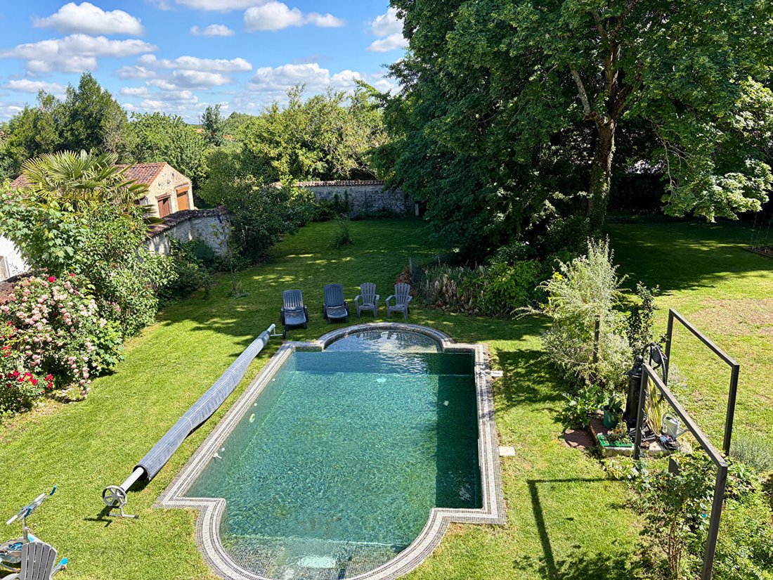 Villa in Saint-Porchaire, Nouvelle-Aquitaine, France 2 - 17796685