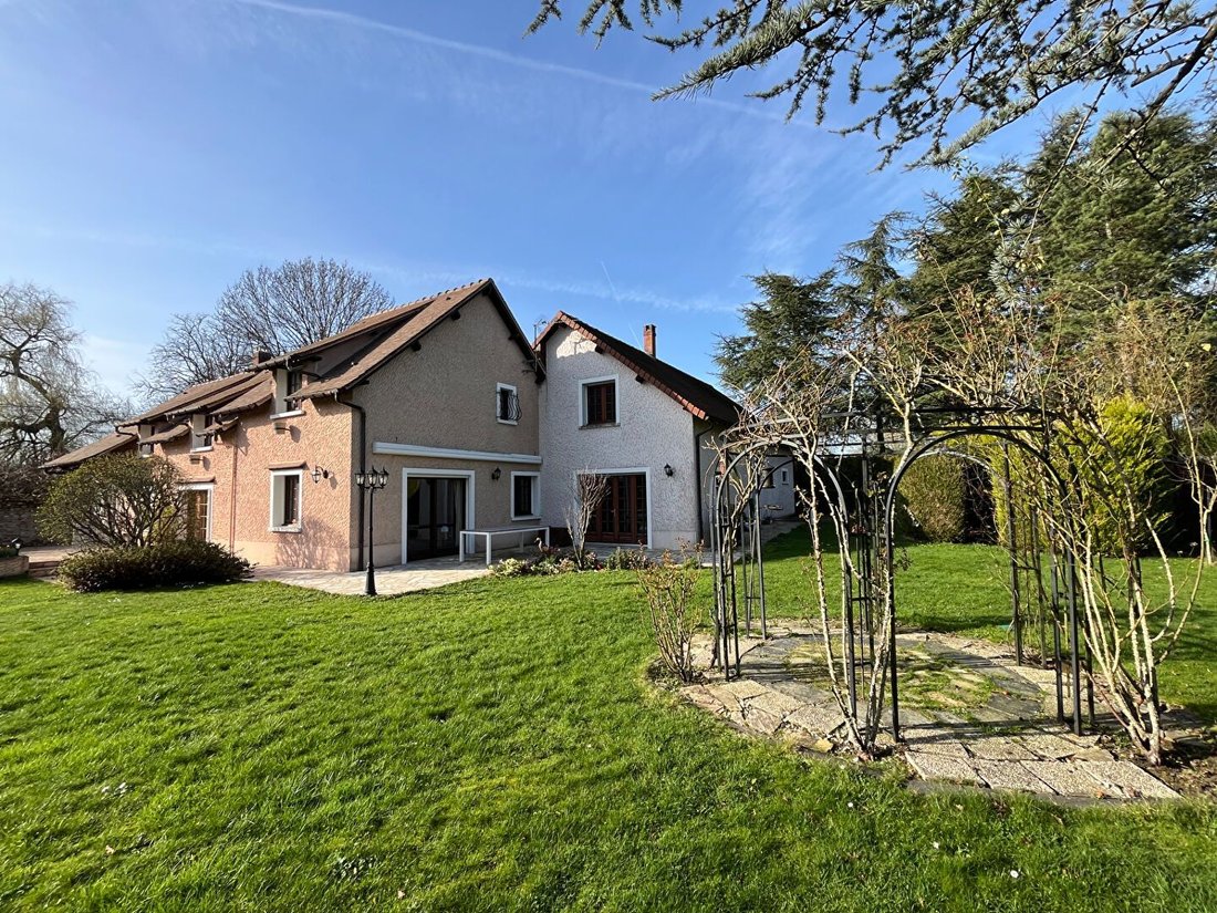House in Les Mesnuls, Ile-de-France, France 3 - 17549490