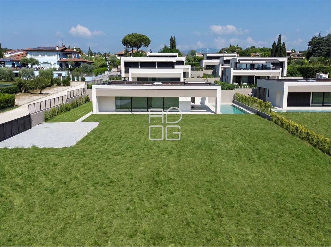 Villa in Moniga del Garda, Lombardy, Italy 2 - 12851006