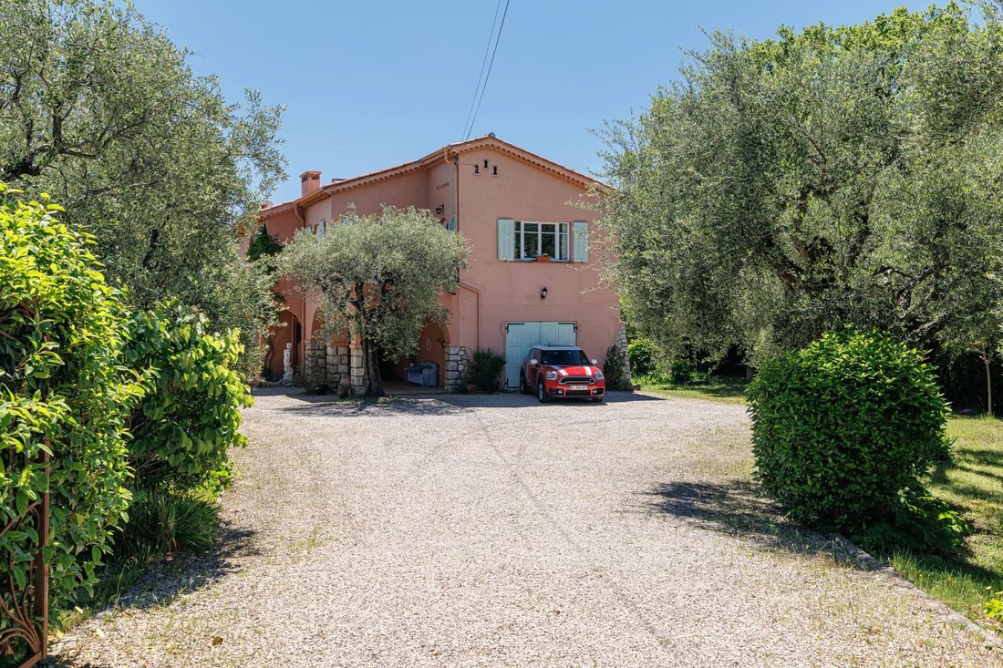 House in Châteauneuf-Grasse, Provence-Alpes-Côte d'Azur, France 3 - 17930704