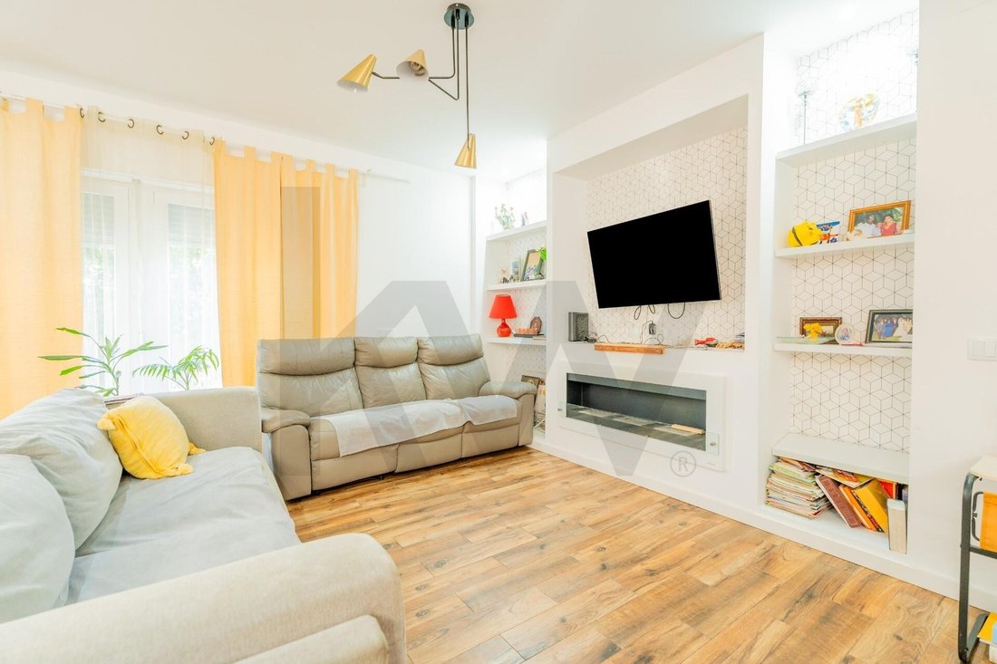 Townhouse in Rio de Mouro, Lisbon, Portugal 3 - 17937661