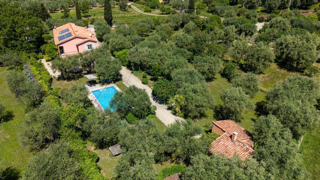 House in Châteauneuf-Grasse, Provence-Alpes-Côte d'Azur, France 2 - 17930704