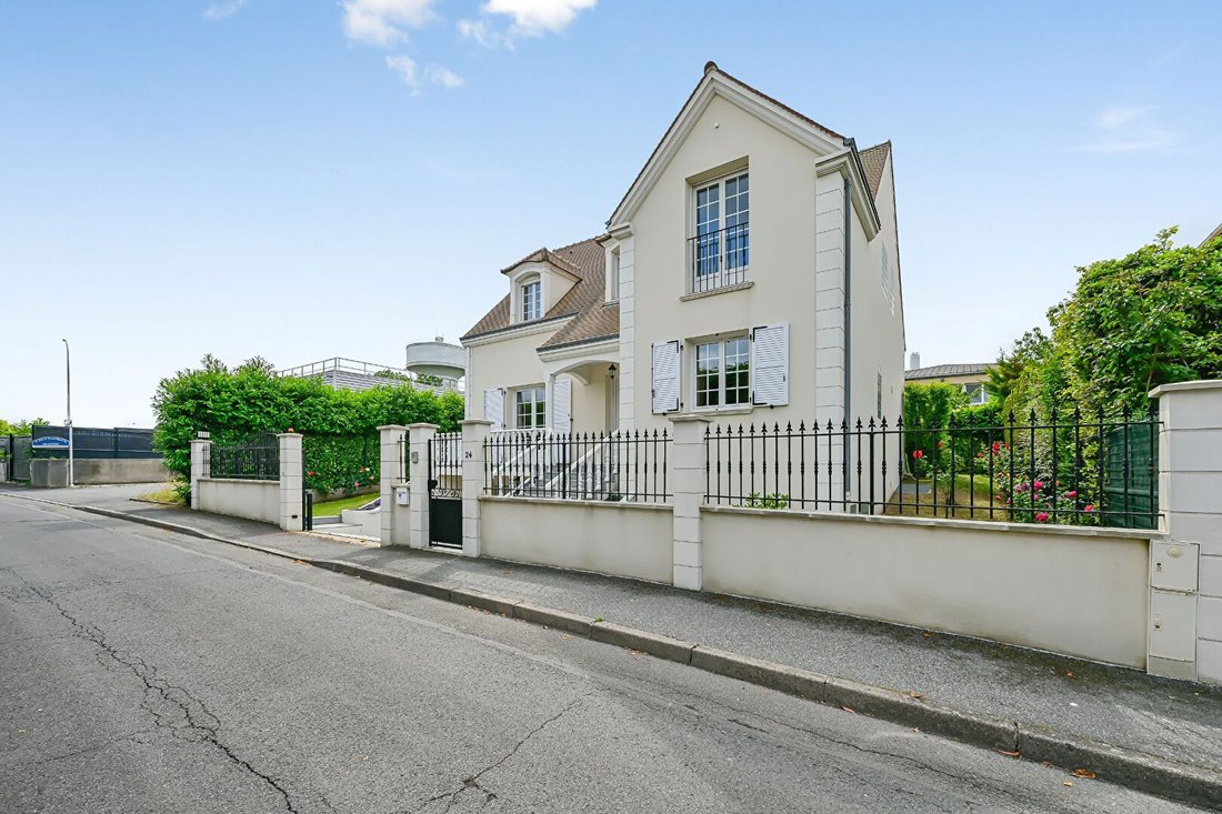 House in Montesson, Ile-de-France, France 2 - 15835134