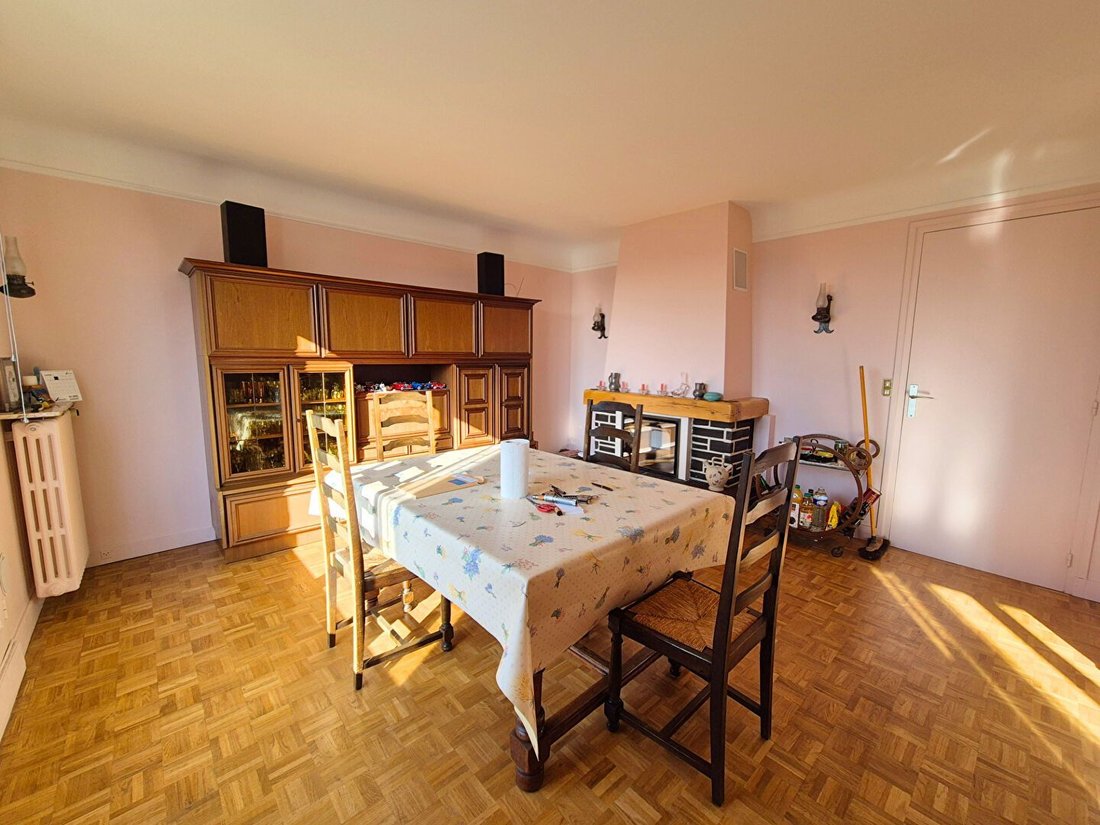 House in Chatou, Ile-de-France, France 3 - 17939472