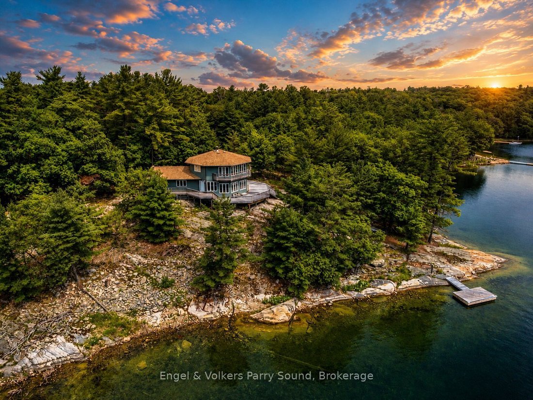 House in Parry Sound, Ontario, Canada 1 - 17934639
