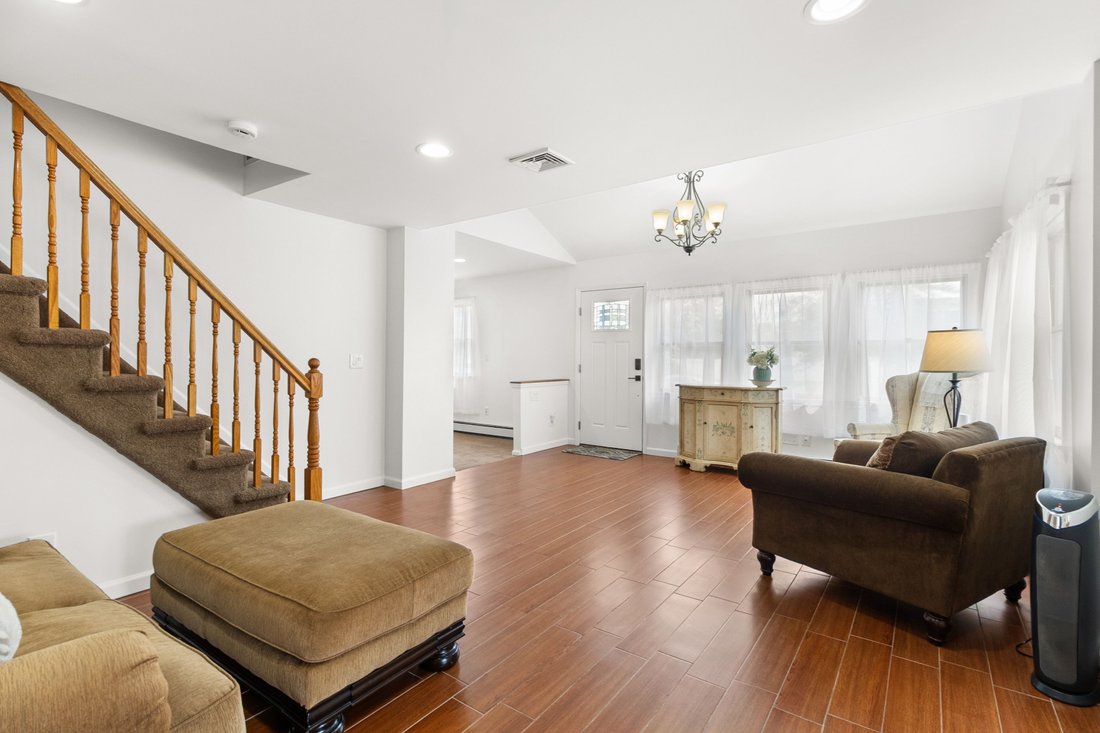 House in East Islip, New York, United States 5 - 17930903