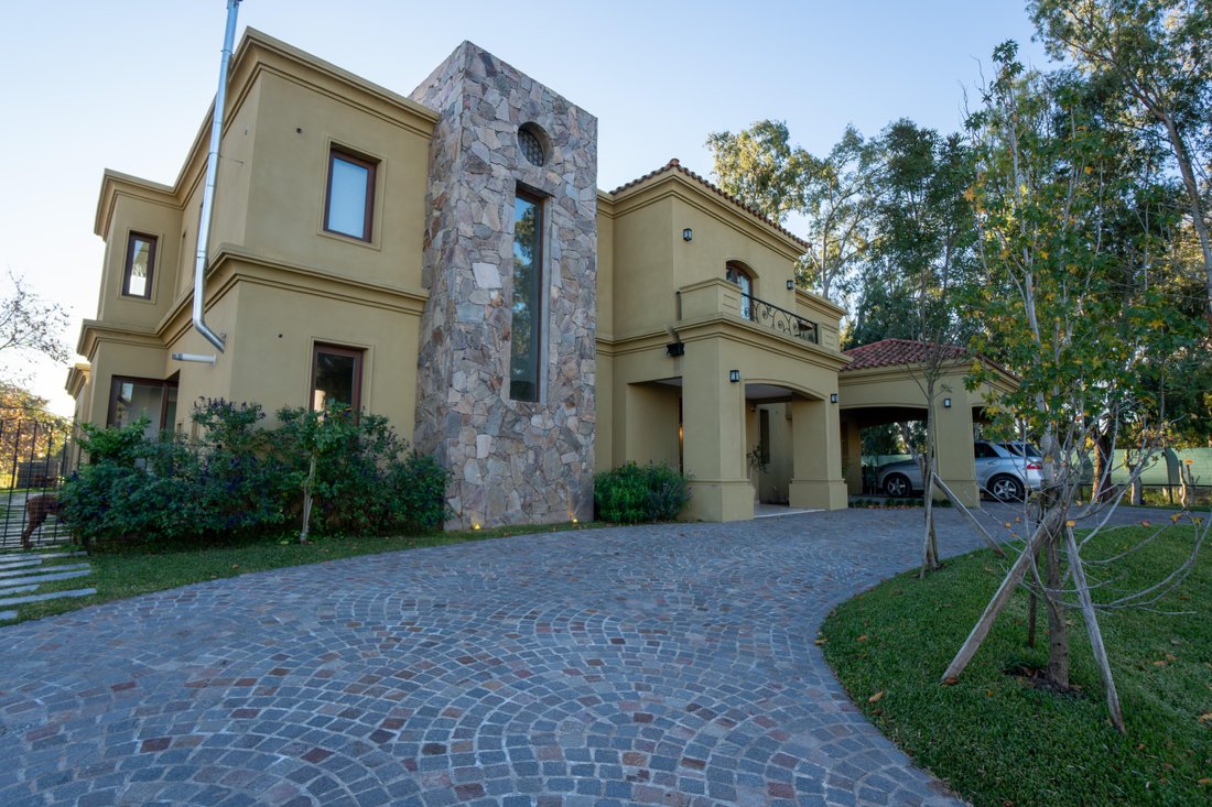Haus in City Bell, Provinz Buenos Aires, Argentinien 1 - 17931498