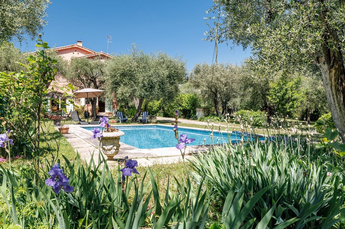 House in Châteauneuf-Grasse, Provence-Alpes-Côte d'Azur, France 1 - 17930704