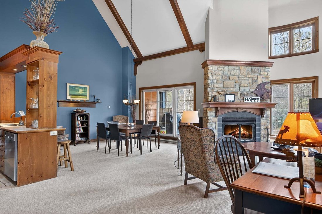 Condo in Mont-Tremblant, Quebec, Canada 2 - 17934713