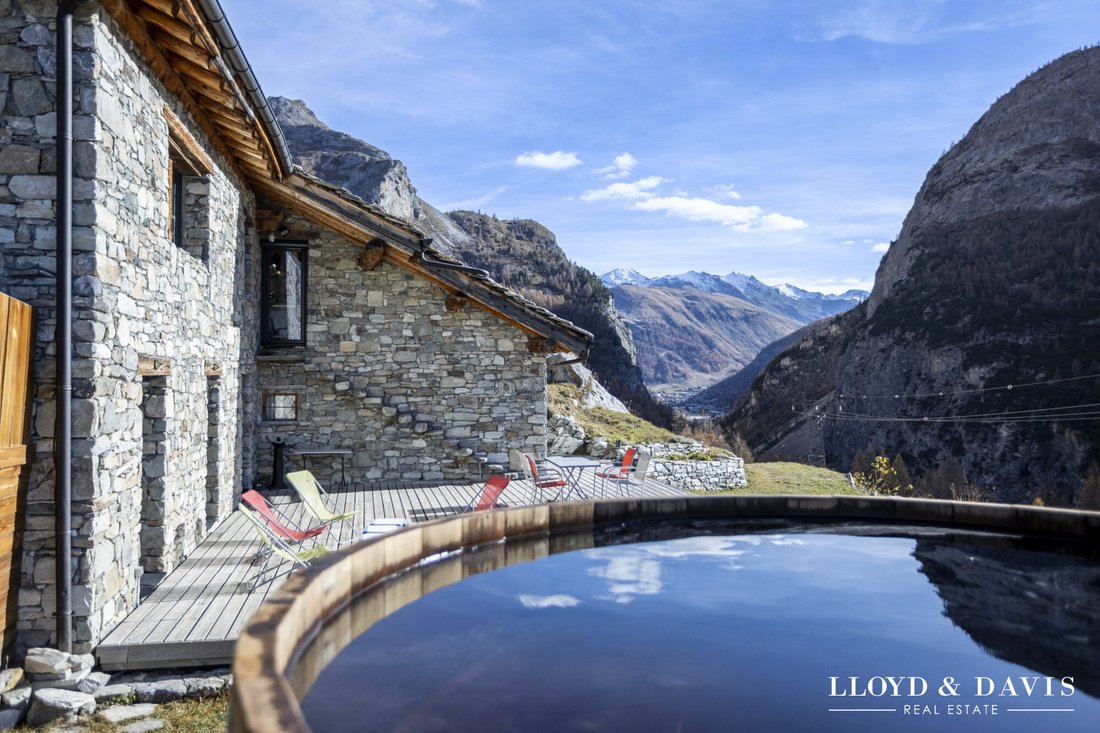 Chalet in Tignes, Auvergne-Rhône-Alpes, France 1 - 17936520