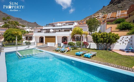 Villa in Costa Adeje, Adeje, Canary Islands 1